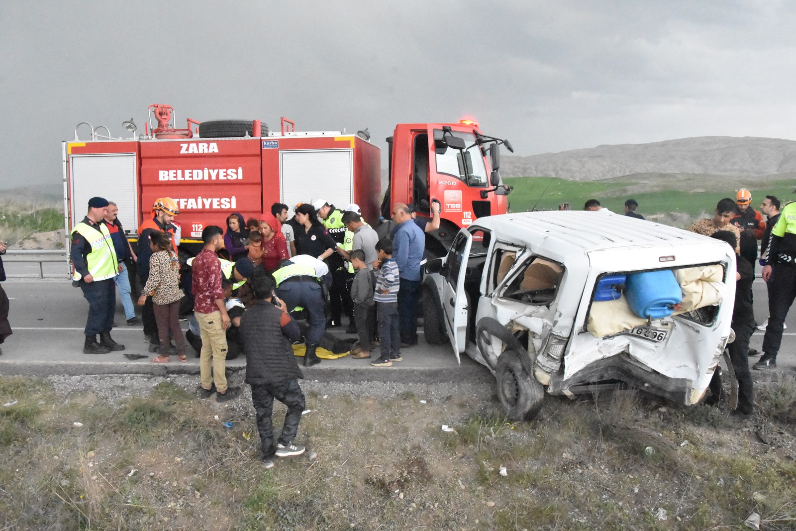 Sivas'ta iki hafif ticari araç çarpıştı: 7 yaralı