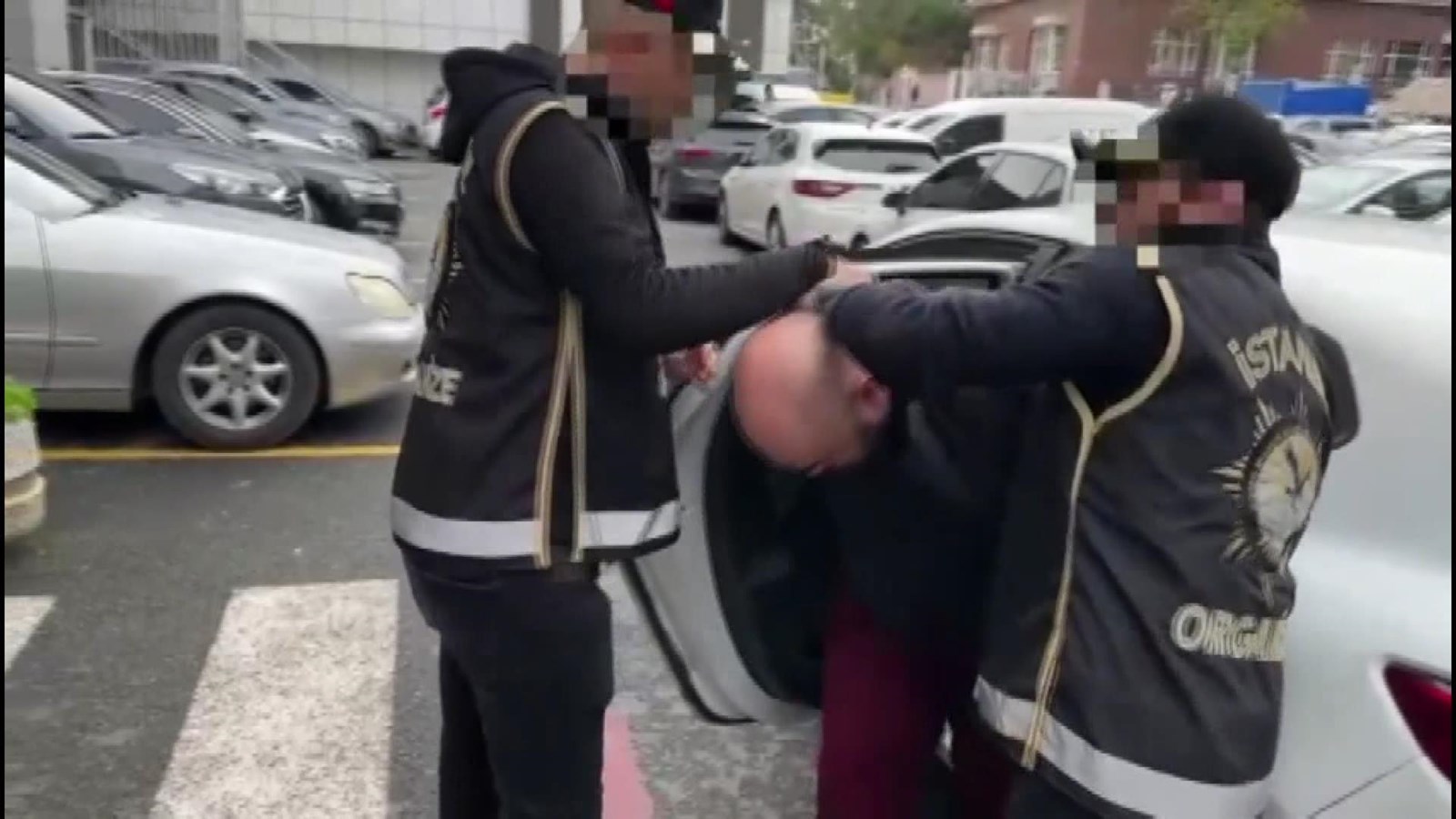 Mavi bültenle aranan organize suç örgütü yöneticisi Sarıyer'de yakalandı
