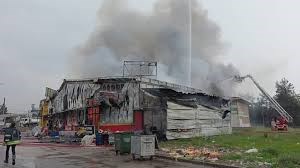 Markette başlayan yangın, belediyenin tesisine sıçradı